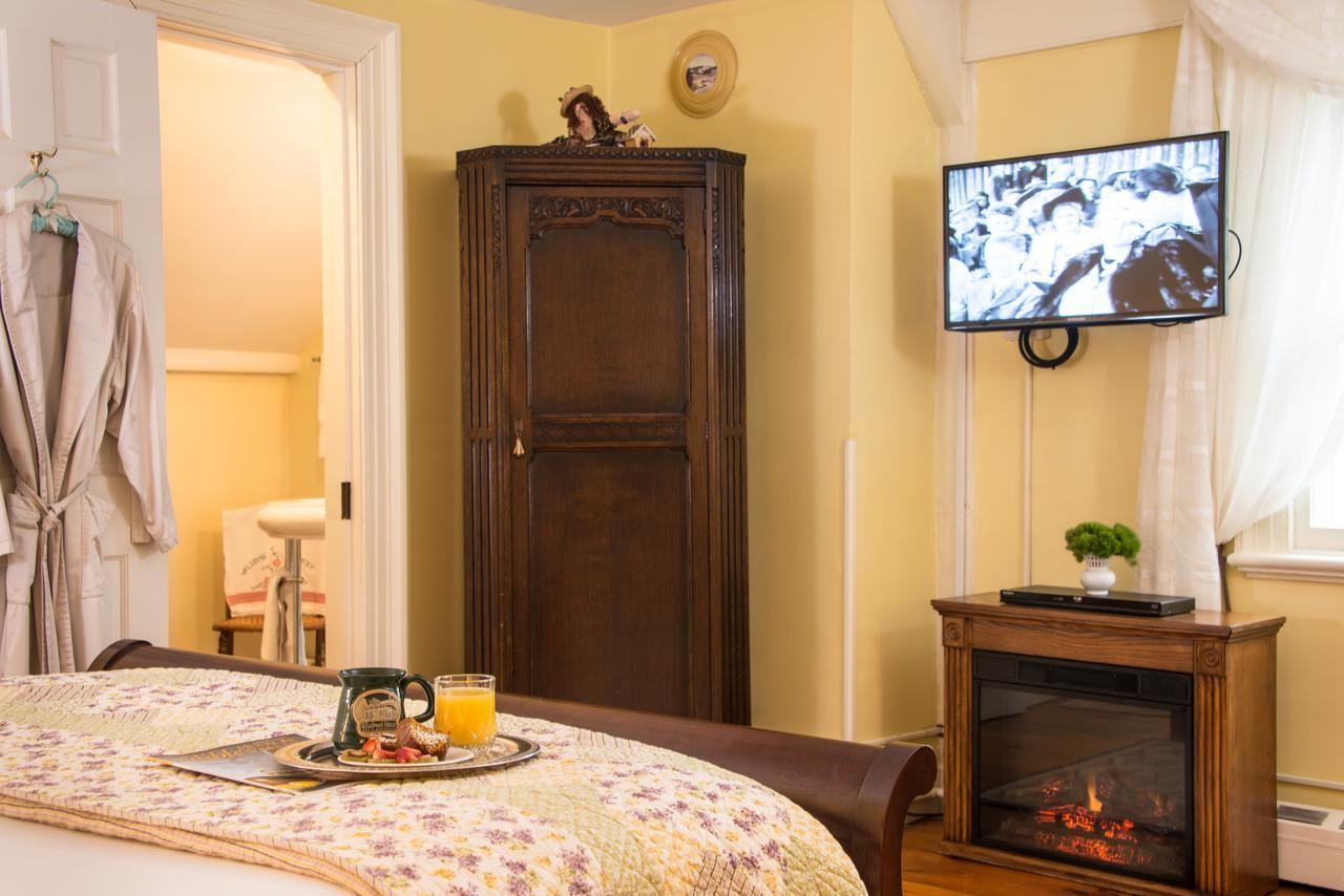 Caldwell House Bed And Breakfast Salisbury Mills ภายนอก รูปภาพ
