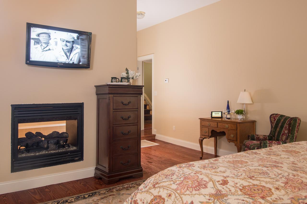 Caldwell House Bed And Breakfast Salisbury Mills ภายนอก รูปภาพ