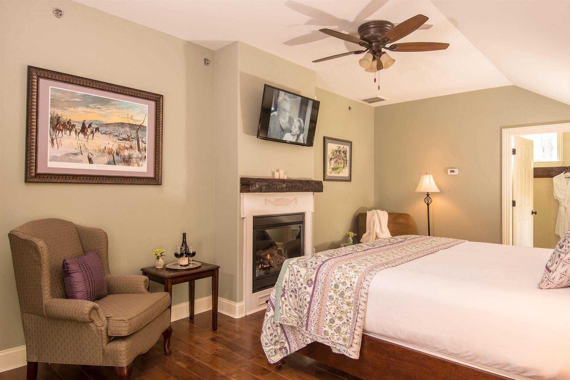 Caldwell House Bed And Breakfast Salisbury Mills ภายนอก รูปภาพ